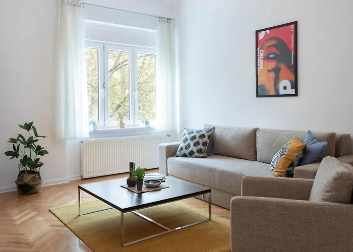 Bright And Spacious 2Bdr Apartment
