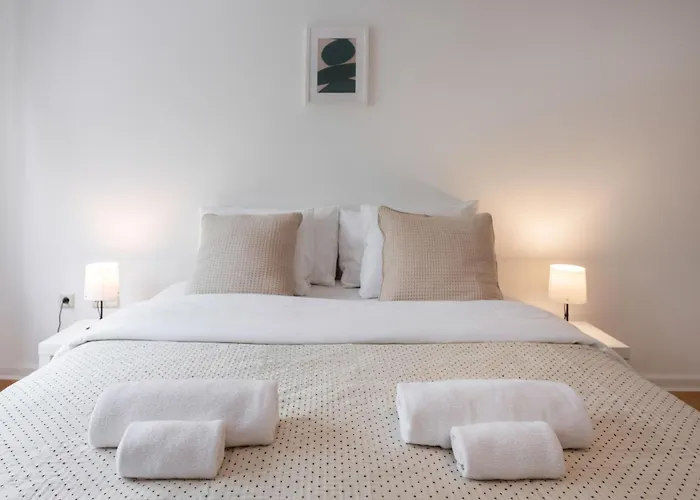 Bright And Spacious 2Bdr Apartment