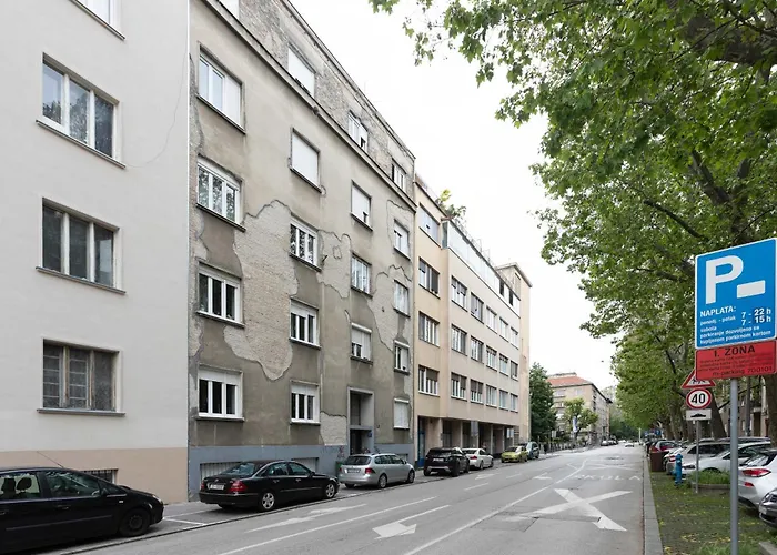 Bright And Spacious 2Bdr Apartment