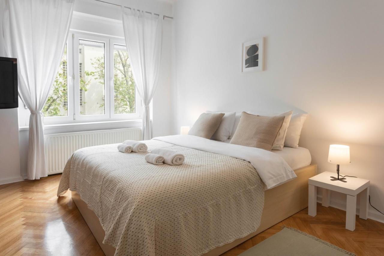 Bright And Spacious 2bdr Záhřeb