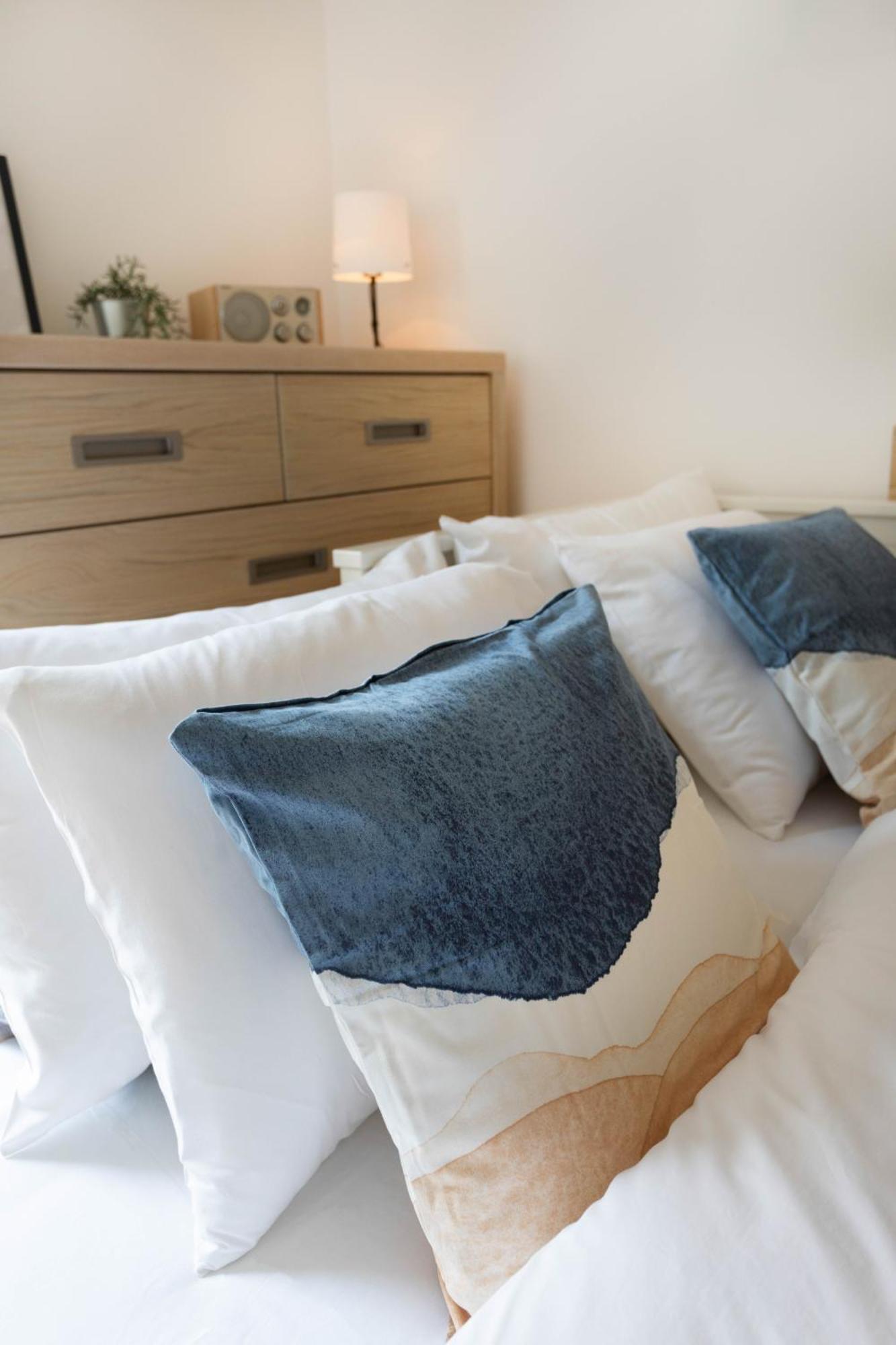 Bright And Spacious 2bdr